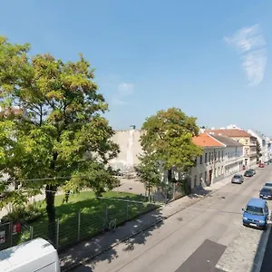 Gruene Und Zentrale Ruhelage Im Neubau Mit Balkon Apartment