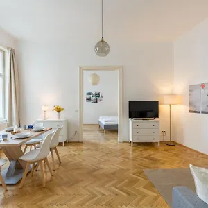Grand Viennese Apartment