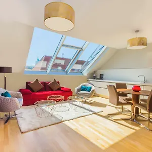 Abieshomes Serviced - Downtown Apartment